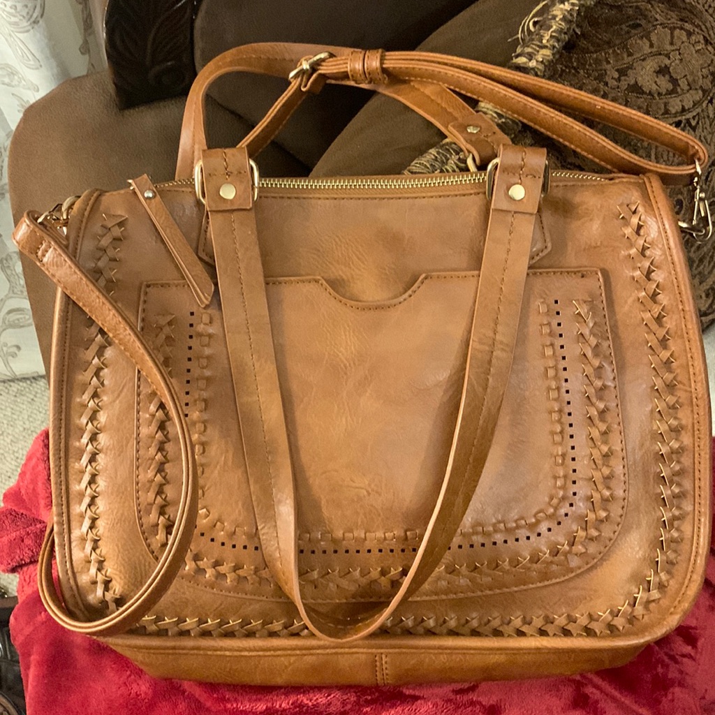 Can Be Carried As A Tote Or Used As A Crossbody Bag Can Be Carried As A Tote Or Used As A Crossbody Bag